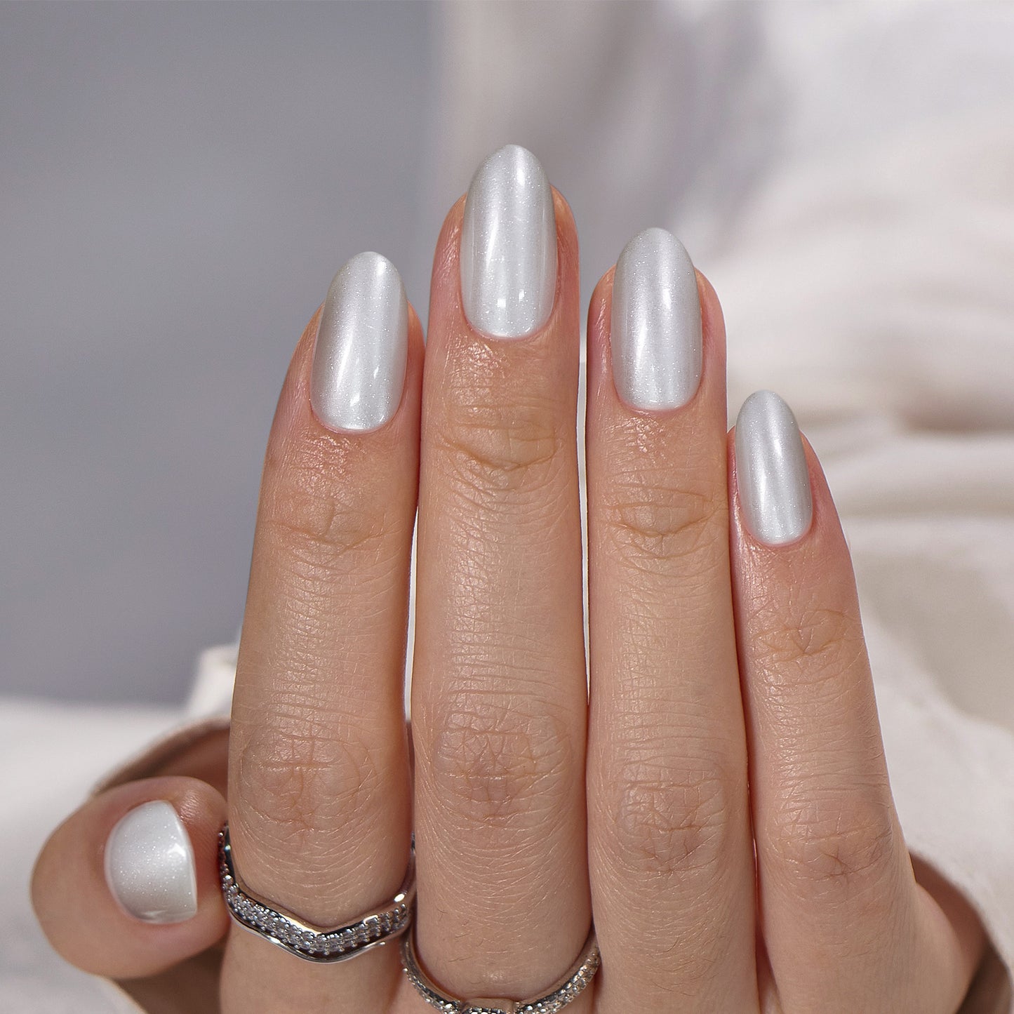 White Shimmer Round